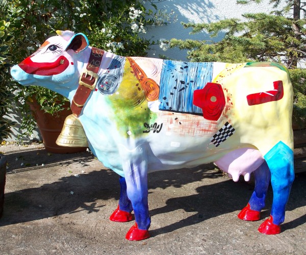 D&W Collection Deko Werbe Tier Figur Kuh mit Glocke mit Kunstbemalung Modern Art Kunst Cow Bauernhof Zoo Tierpark Garten Dekoration Werbung Skulptur Aufsteller günstig kaufen