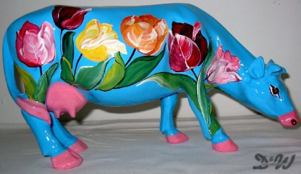 D&W Collection Deko Werbe Tier Figur Kuh mit Kunstbemalung Tulpen Kopf nach unten grasend Frühling Kunst Cow Bauernhof Zoo Tierpark Garten Dekoration Werbung Skulptur Aufsteller günstig kaufen