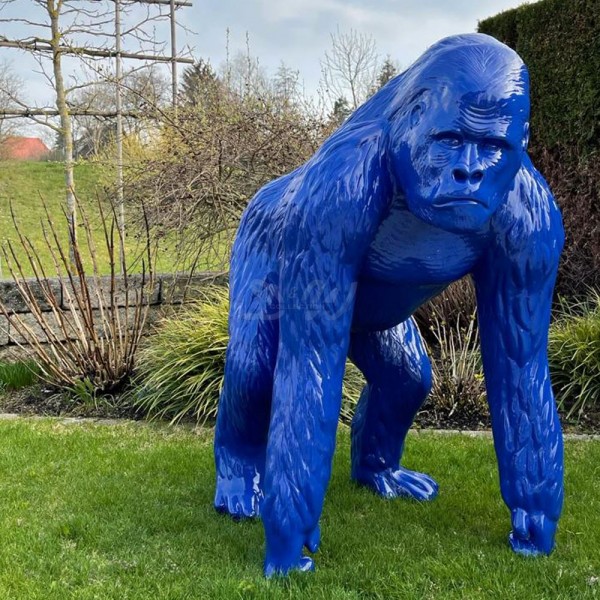 D&W Collection Deko Werbe Figur Affe Gorilla stehend blau Lack lebensgroß Ape Monkey Zoo Tierpark Garten Dekoration Werbung günstig kaufen