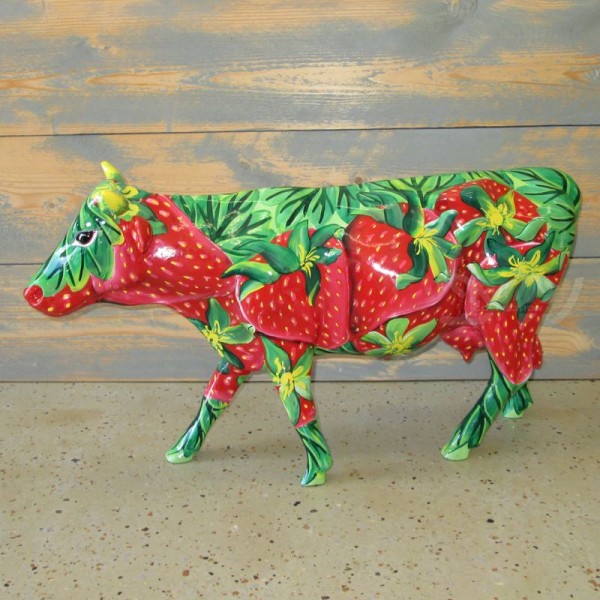 D&W Collection Deko Werbe Tier Figur Kuh klein mit Kunstbemalung Erdbeeren Erdbeere Strawberry Sommer Obst Früchte Kunst Cow Bauernhof Zoo Tierpark Garten Dekoration Werbung Skulptur Aufsteller günstig kaufen