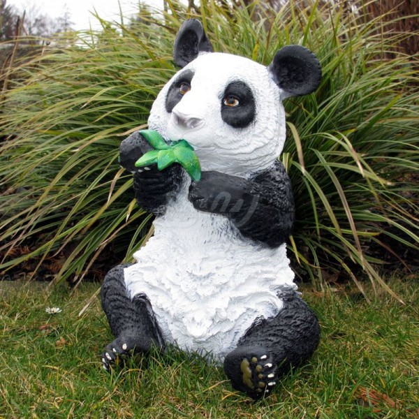 D&W Collection Deko Werbe Wild Tier Figur Panda mit Bambus in der Hand Bär Bambus China Kino Film Zoo Park Freizeitpark Tierpark Garten Dekoration Werbung günstig online kaufen