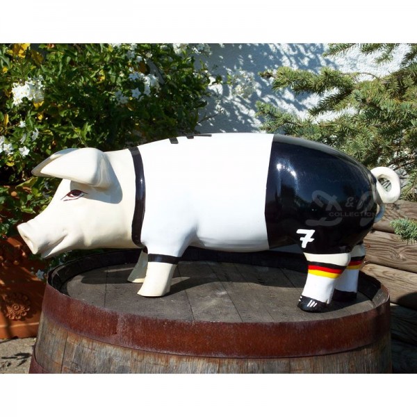 D&W Collection Deko Werbe Tier Figur Schwein mit Kunstbemalung Fußballer Fußball Sport Sportler Trikot schwarz weiß 60 cm Kunst Pig Sau Pork Werbung Garten Dekoration Bauernhof Zoo Tierpark günstig online kaufen