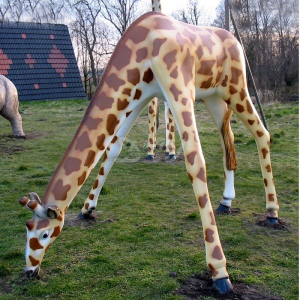 D&W Collection Deko Werbe Tier Figur Giraffe stehend trinkend Kopf nach unten natürlich bemalt lebensgroß 205 cm Zoo Tierpark Afrika Savanne Safari Wildtiere Dekoration Garten Werbung Skulptur Aufsteller günstig online kaufen