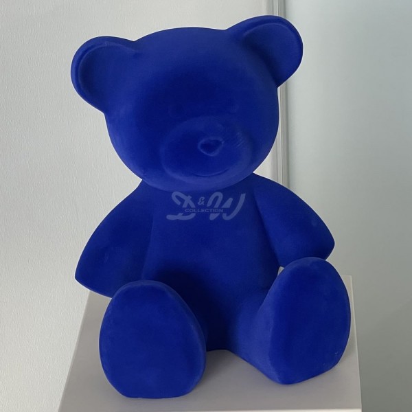 D&W Collection Deko Werbe Figur Bär Teddy sitzend Samt Optik Oberfläche blau Bear Garten Dekoration Werbung Kunst günstig online kaufen