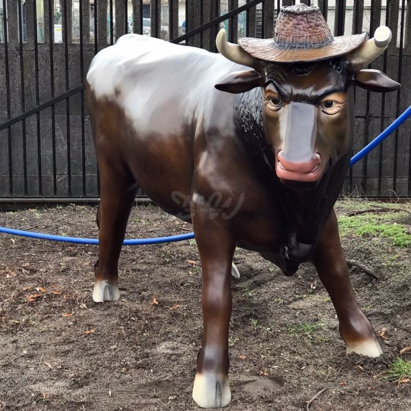 D&W Collection Deko Werbe Stier Bulle Fernando lebensgroß mit Cowboyhut Tier Figur Tierpark Freizeitpark Garten Dekoration Werbung günstig kaufen