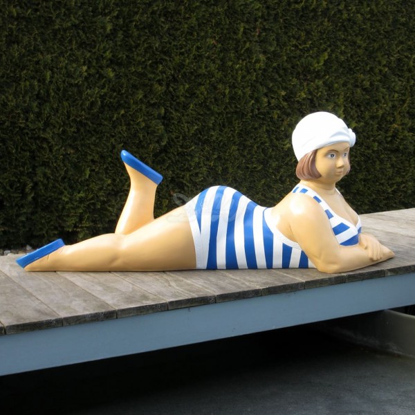 Badende Schwimmerin "Anni" liegend Badeanzug in gestreift / weiß-blaue Streifen Marine 130 cm