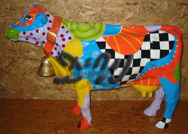 D&W Collection Deko Werbe Tier Figur Kuh mit Glocke mit Kunstbemalung Fantastico Muster bunt Kunst Cow Bauernhof Zoo Tierpark Garten Dekoration Werbung Skulptur Aufsteller günstig kaufen