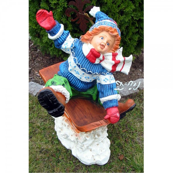 D&W Collection Deko Werbe Figur Kind Junge Winterkind Menschen mit Schlitten Winter Schnee Schal Mütze Advent Weihnachten Garten Dekoration Hausdekoration Werbung günstig kaufen